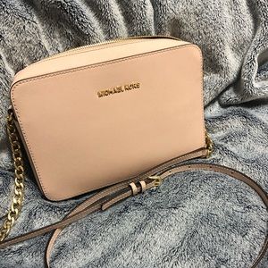Crossbody Michale Kors *lightly used*